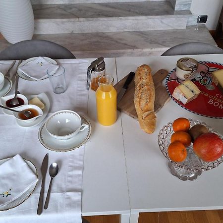 Chambres D'Hotes Le Relais Globe Trotteur Montaigu  エクステリア 写真