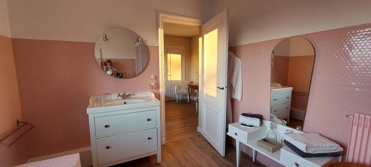 Chambres D'Hotes Le Relais Globe Trotteur Montaigu  エクステリア 写真