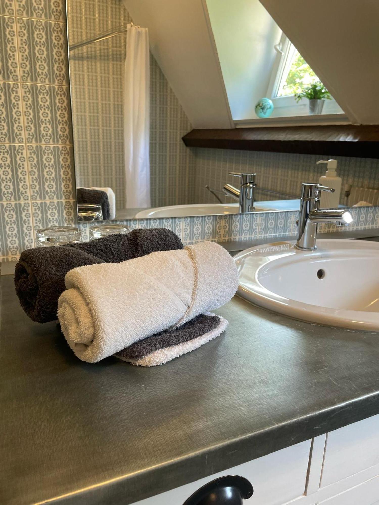 Chambres D'Hotes Le Relais Globe Trotteur Montaigu  エクステリア 写真